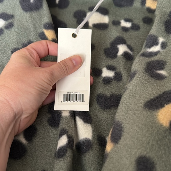 Vest or shacket - Picture 4 of 4